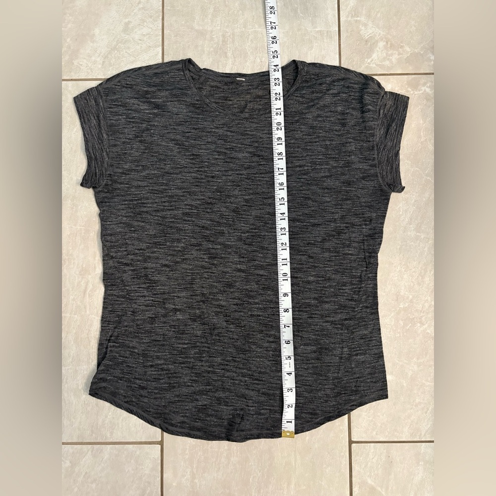 Lululemon Women's T-shirt - Picture 4 of 4